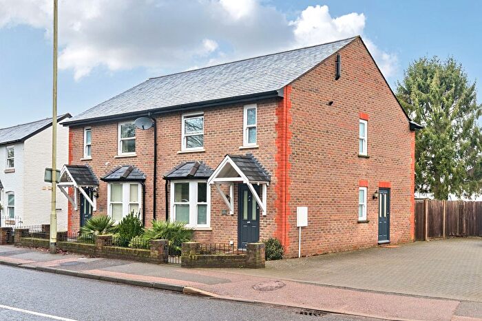 3 Bedroom Semi Detached House For Sale In Leverstock Green Road, Hemel Hempstead, HP3