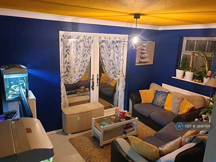 2 Bedroom Semi Detached House To Rent In Buzzard Road, Luton, LU4