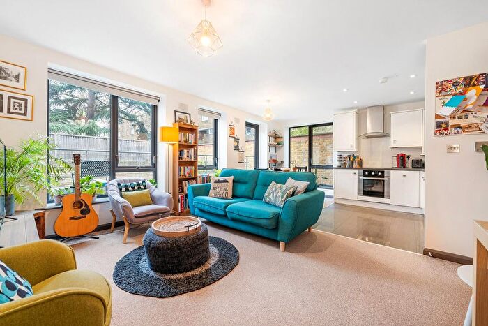 2 Bedroom Flat For Sale In Tulse Hill, SW2