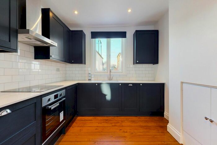 2 Bedroom Flat To Rent In Latimer Road, North Kensington, W10