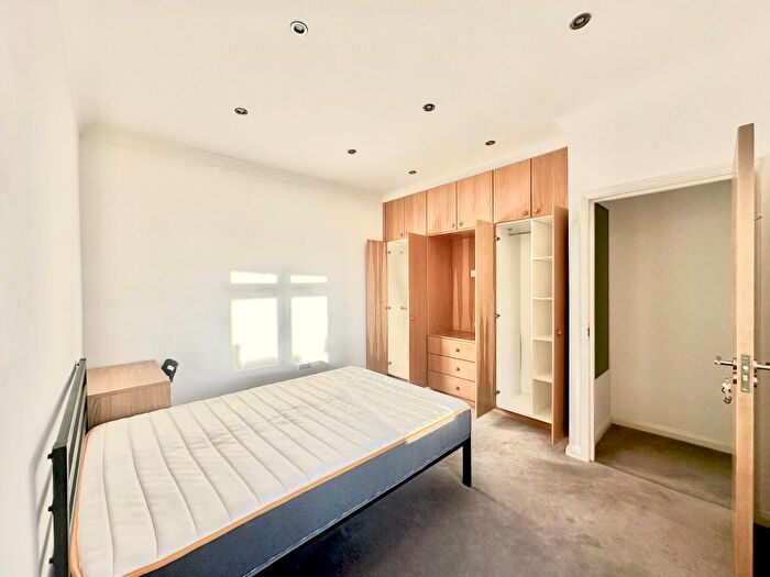 2 Bedroom Flat To Rent In Fulham Palace Road, Fulham, London, W6