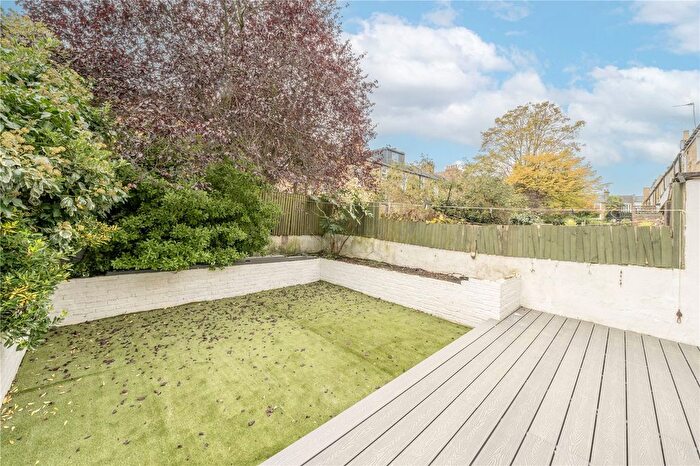 2 Bedroom Flat For Sale In Hayter Road, London, SW2