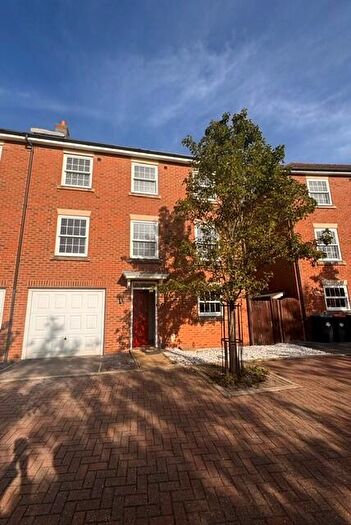 5 Bedroom House To Rent In Blacksmiths Way, Woburn Sands, Milton Keynes, MK17