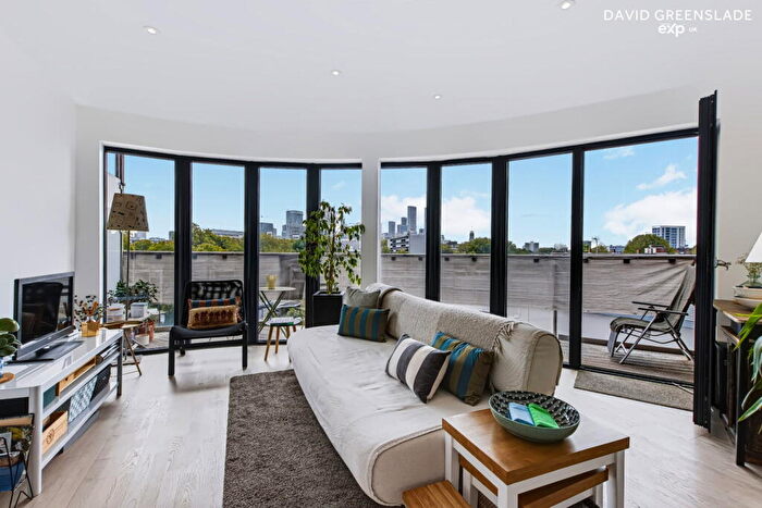 2 Bedroom Apartment For Sale In Sphere Apartments, St. Pauls Way, E3