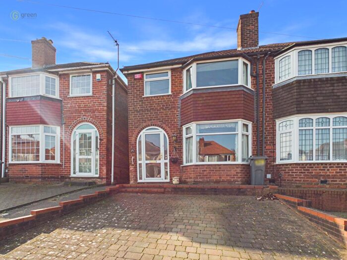 3 Bedroom Semi Detached House For Sale In Foden Road, Great Barr, Birmingham, B42