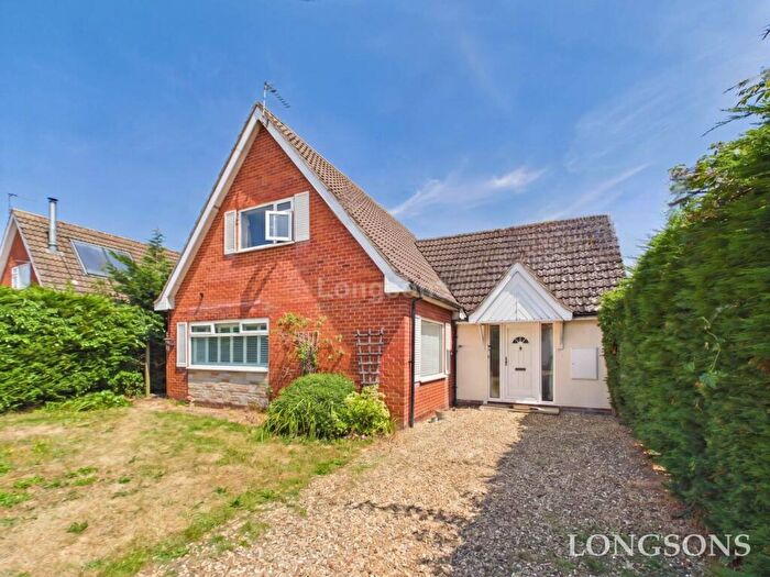 3 Bedroom Chalet For Sale In Carbrooke Road, Thetford, IP25