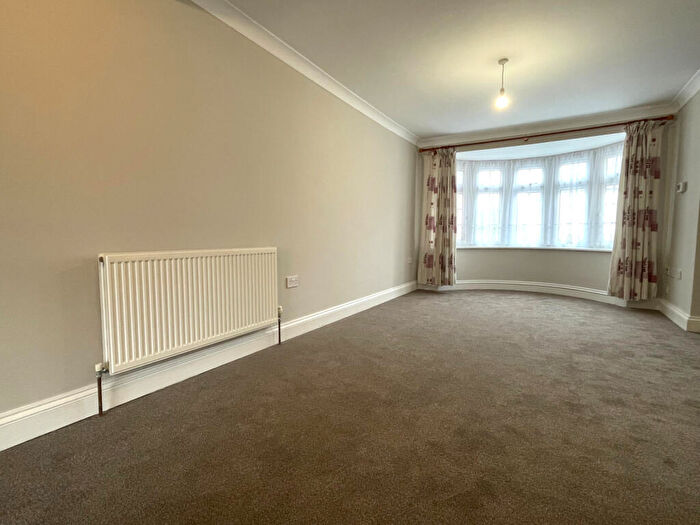 1 Bedroom Flat To Rent In Oaklands Crescent, Chelmsford, CM2