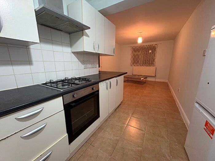 3 Bedroom Flat To Rent In Gathorne Road, London, N22
