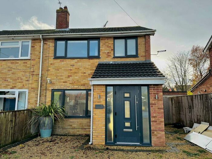 3 Bedroom Semi-Detached House To Rent In Portway, Didcot, OX11