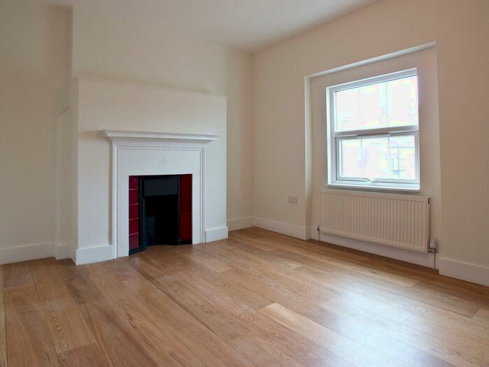 Studio To Rent In Courtyard House, Rotherhithe New Road, Surrey Quays, SE16