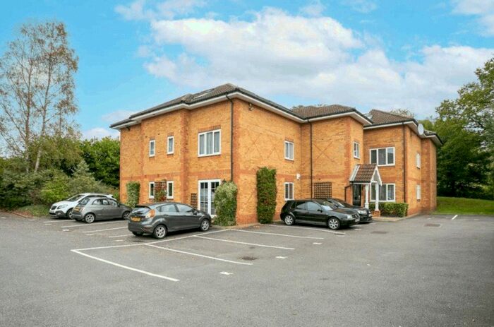 1 Bedroom Flat To Rent In Oakwood Road, Bricket Wood, St. Albans, Hertfordshire, AL2