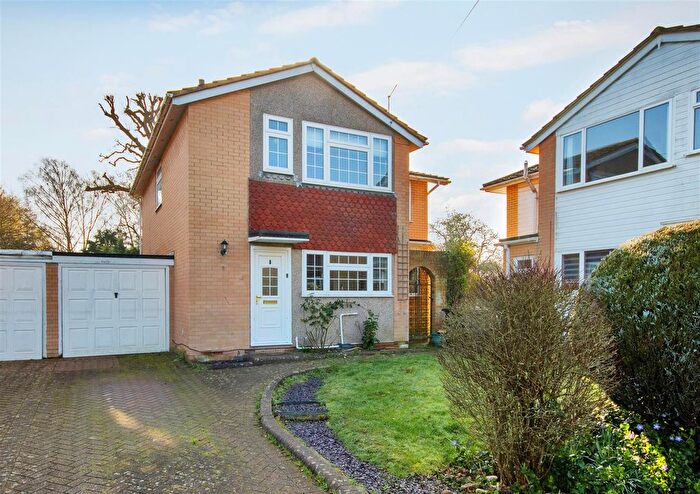 4 Bedroom Detached House For Sale In Hawden Close, Hildenborough - Chain Free, TN11