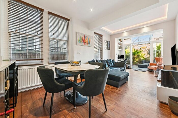 2 Bedroom Flat To Rent In Queenstown Road, Battersea, SW8