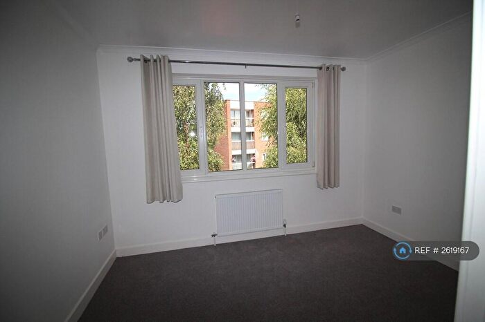 2 Bedroom Flat To Rent In Haltgate House, South Woodham Ferrers, Chelmsford, CM3