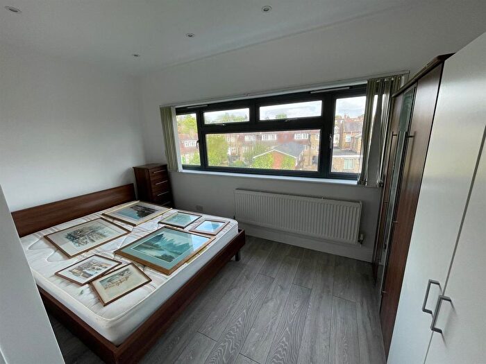 2 Bedroom Property To Rent In Regents Park Road, London, N3