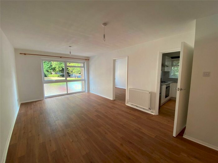 1 Bedroom Apartment To Rent In Woodstock Gardens, Beckenham, Kent, BR3