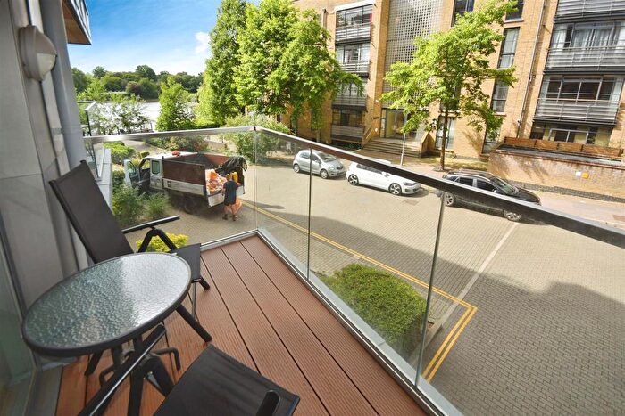 1 Bedroom Flat For Sale In High Street, Brentford, TW8