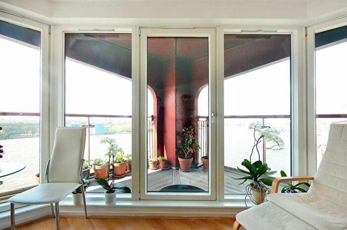2 Bedroom Flat To Rent In Seacon Tower, Canary Wharf, London, E14