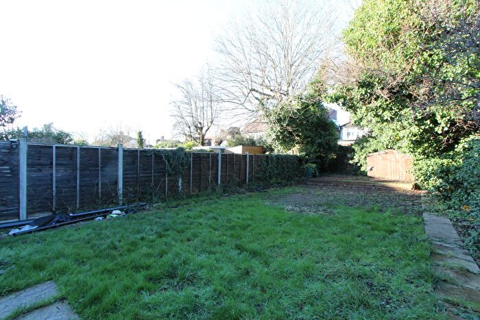 3 Bedroom Flat To Rent In Highfield Avenue, London, NW11