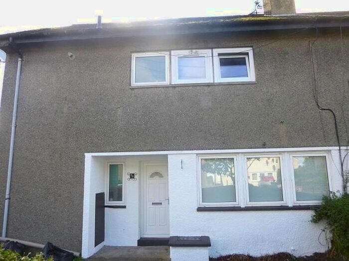 2 Bedroom Flat To Rent In Low Crescent, Clydebank, G81