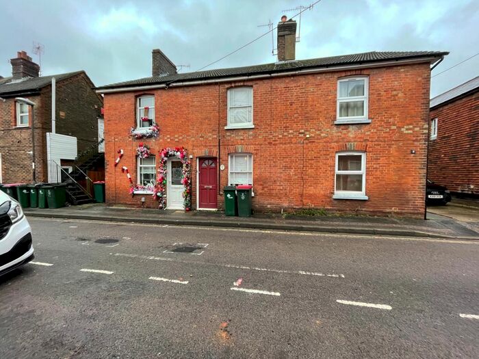 2 Bedroom Terraced House To Rent In West Street, Crawley, RH11