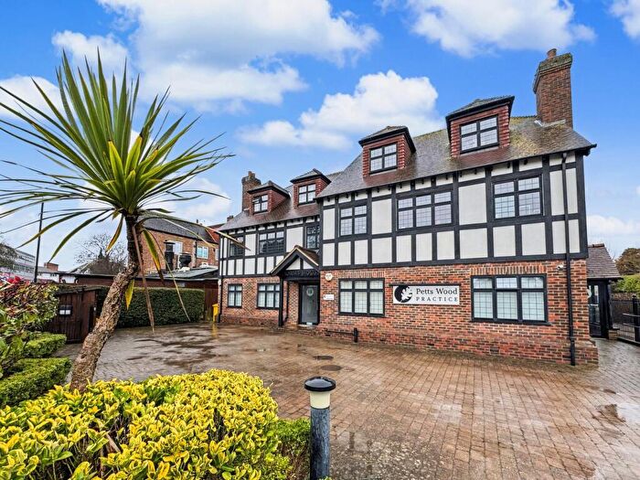 2 Bedroom Flat For Sale In West Way, Petts Wood, Orpington, BR5