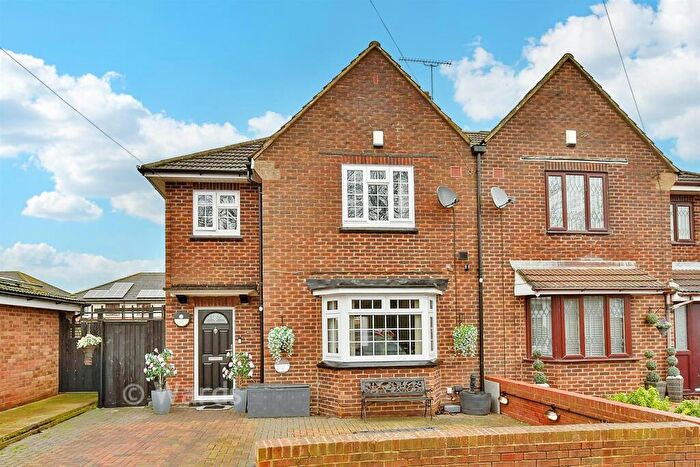 3 Bedroom Semi Detached House For Sale In Dunkirk Close, Gravesend, Kent, DA12