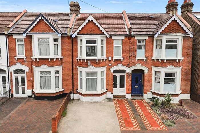 3 Bedroom Property For Sale In Perth Road, Ilford, IG2