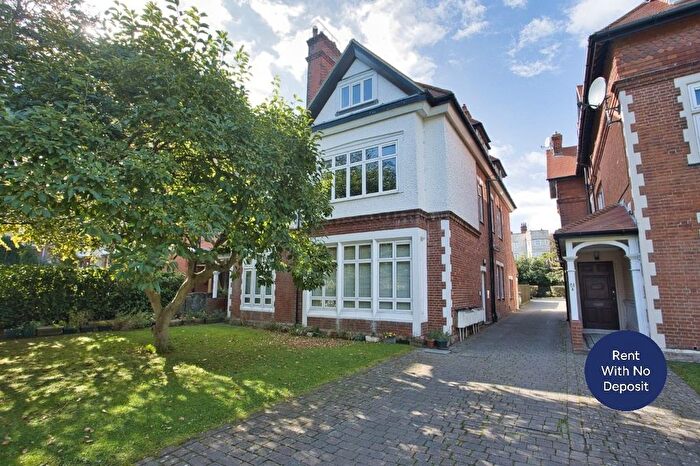 2 Bedroom Flat To Rent In Earls Avenue, Folkestone, Kent, CT20