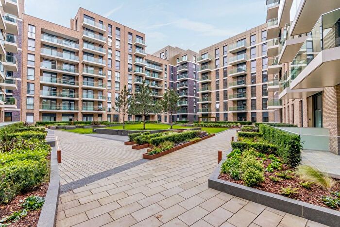 2 Bedroom Flat To Rent In Hamond Court, Queenshurst Square, Kingston Upon Thames, KT2
