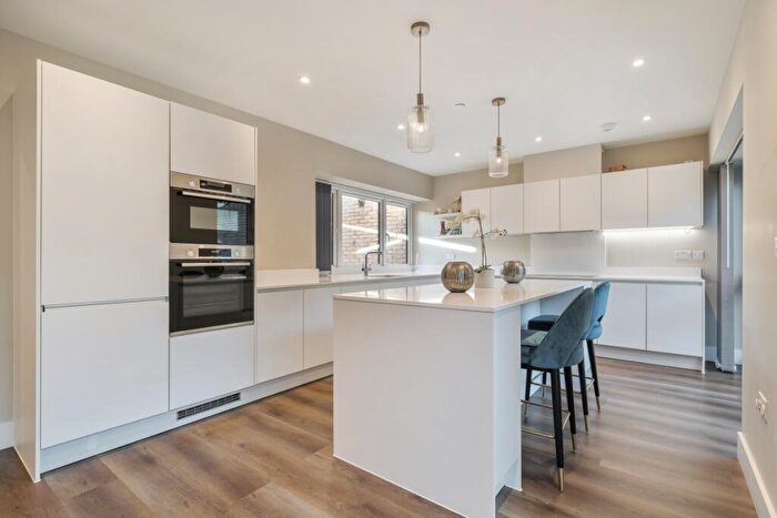 5 Bedroom Semi Detached House To Rent In Davison Close, Greenwich, SE13