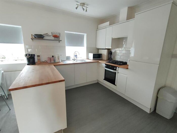2 Bedroom Apartment For Sale In West Allington, Bridport, DT6