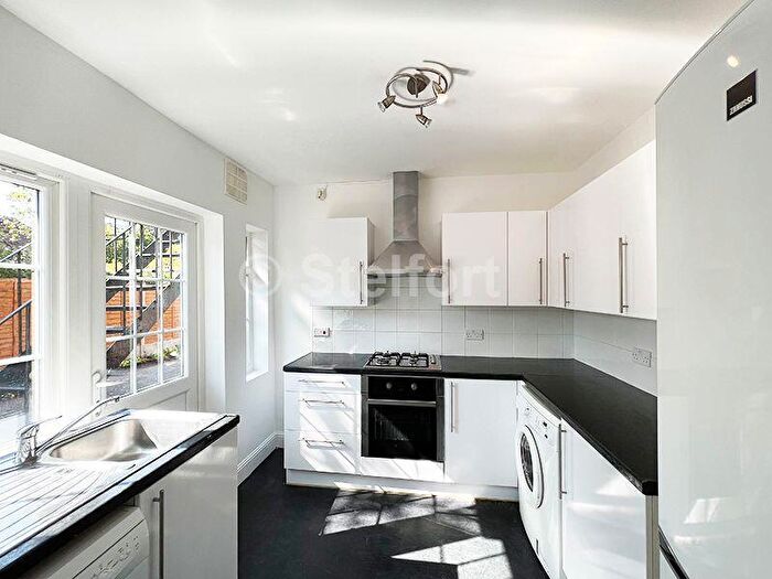 4 Bedroom Maisonette To Rent In Torrington Court, Torrington Park, London, N12