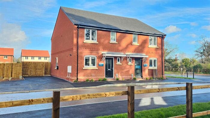 3 Bedroom Semi-Detached House For Sale In Woodlark Place, Greenham Road, Newbury, RG14