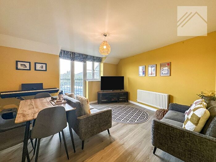 2 Bedroom Flat For Sale In Pepys Court, Wickford, SS12