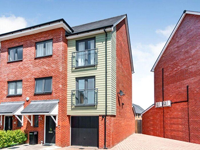 4 Bedroom Semi Detached House For Sale In Thackeray Drive, Northfleet, Gravesend, Kent, DA11