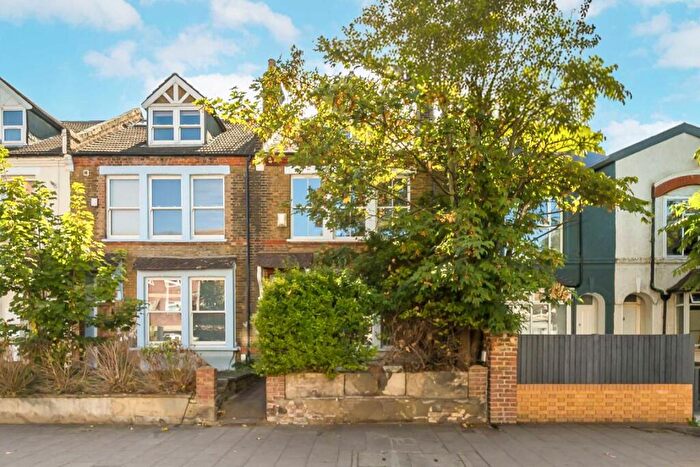 6 Bedroom House To Rent In Coldharbour Lane, Camberwell, SE5