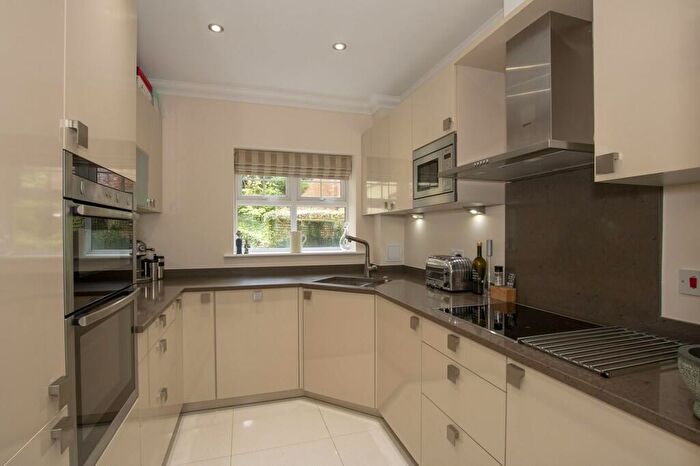 2 Bedroom Apartment To Rent In Wray Common Road, Reigate, RH2