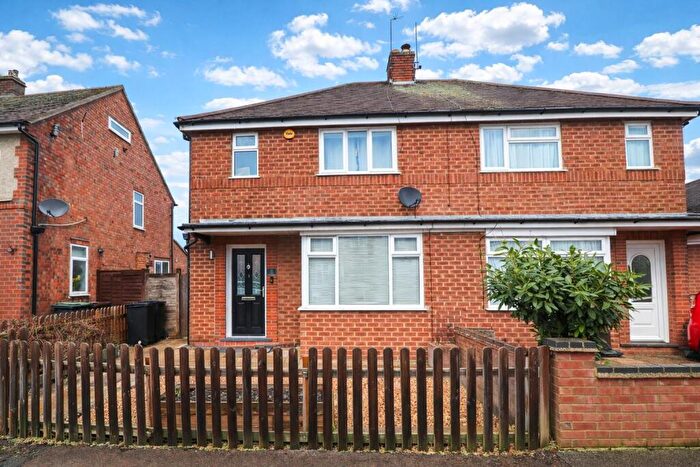 3 Bedroom Semi Detached House For Sale In Talbot Road, Rushden, NN10