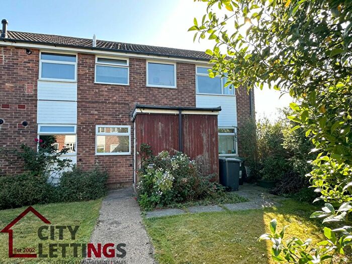 2 Bedroom Maisonette To Rent In Moore Close, Nottingham, NG2