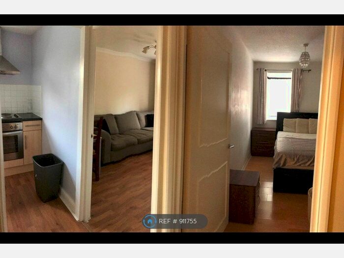 1 Bedroom Flat To Rent In Glenalmond House, Ashford, TW15
