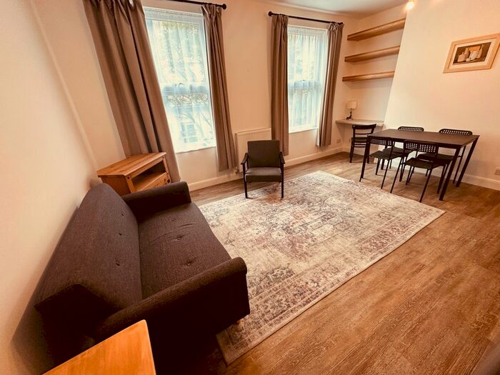 3 Bedroom Flat To Rent In Sussex Way, London, N7