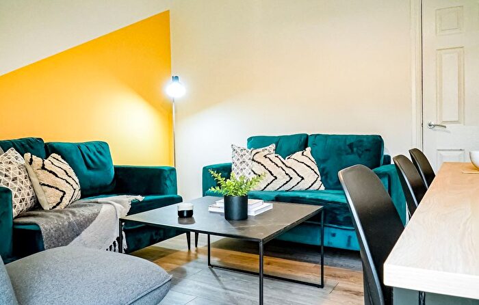 5 Bedroom Semi Detached House To Rent In Driffield Street, Manchester, M14