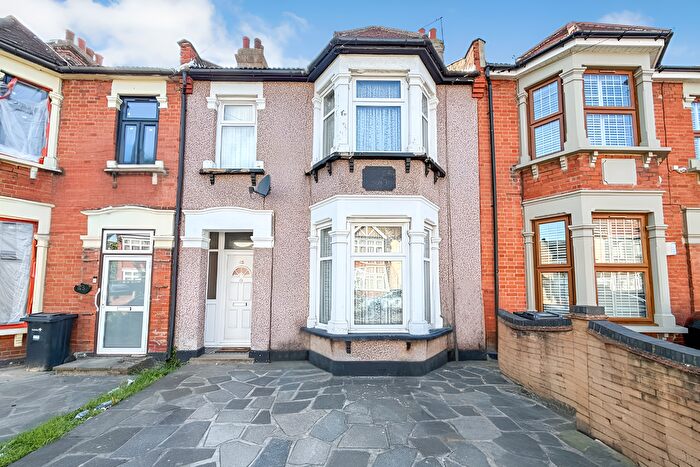 3 Bedroom Terraced House For Sale In Mafeking Avenue, Ilford, IG2