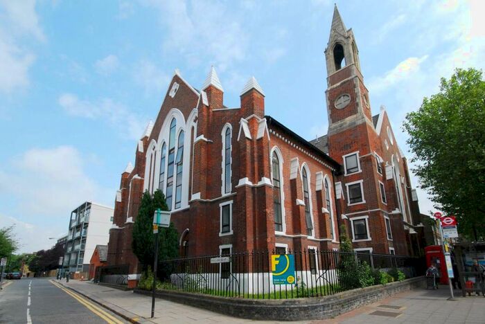 2 Bedroom Flat To Rent In Bethnal Green Road, Bethnal Green, London, E2