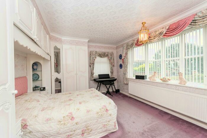 2 Bedroom Detached Bungalow For Sale In Inner Promenade, Fairhaven, Lytham St Annes, FY8