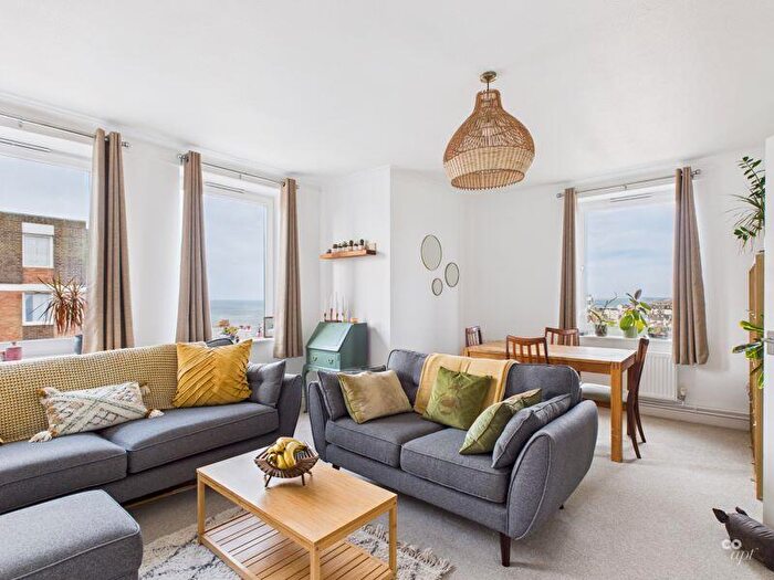 2 Bedroom Apartment To Rent In Grand Avenue, Hove, BN3