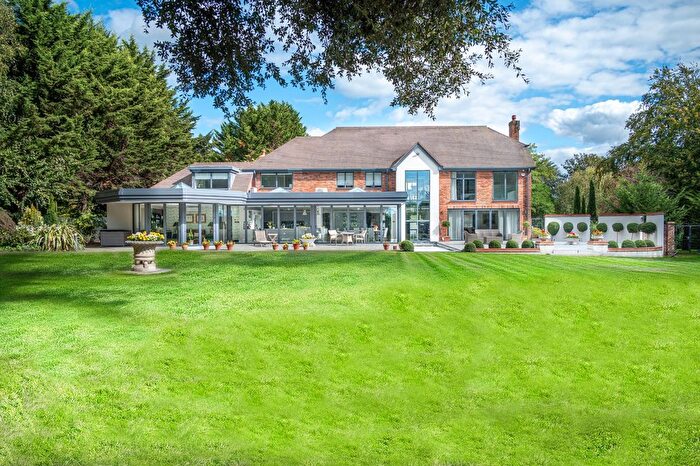 6 Bedroom Detached House For Sale In Parkside, Henley-On-Thames, RG9
