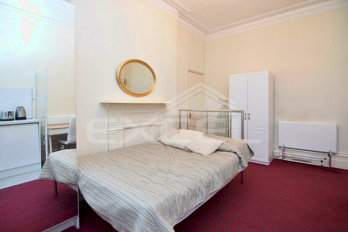 Studio To Rent In Canfield Gardens, South Hampstead, London, NW6