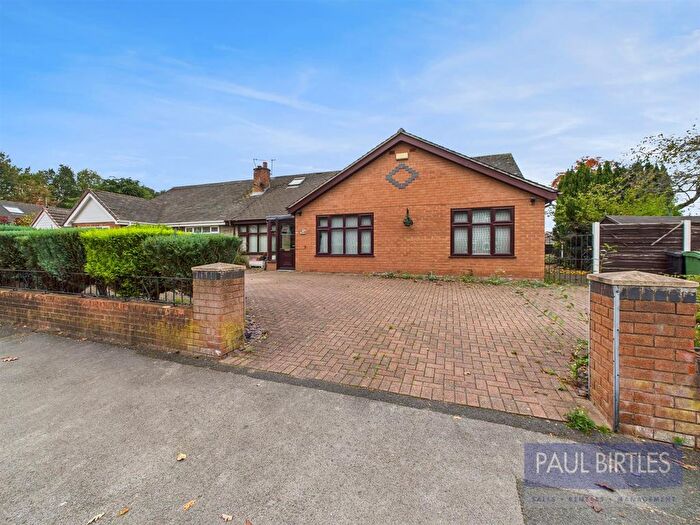 5 Bedroom Semi-Detached House For Sale In Woodhouse Road, Davyhulme, Trafford, M41